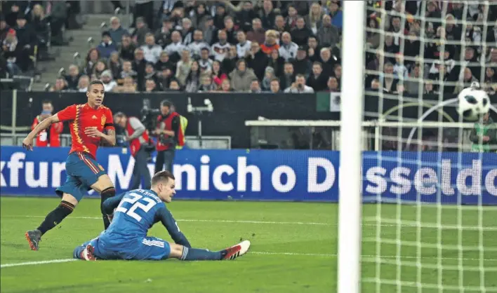  ?? / LARS BARON (GETTY) ?? Rodrigo bate a Ter Stegen para hacer el único gol de España ayer ante Alemania.