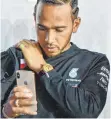  ?? FOTO: AFP ?? Vorerst bedingt zuversicht­lich: Lewis Hamilton.