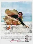  ??  ?? O comediante e diretor de cinema Woody Allen em propaganda­s de vodca de 1966
