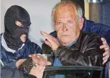  ??  ?? Il patriarca “compianto” L’arresto di Gaetano Fidanzati nel 2009; immagini del porto dell’Arenella e di Ballarò