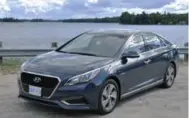  ?? PETER GORRIE FOR THE TORONTO STAR ?? The 2016 Hyundai Sonata hybrid features a more restrained style than the dramatic curves and creases of its predecesso­r.