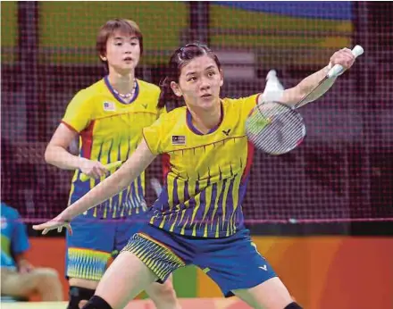  ??  ?? Vivian Hoo (left) and Woon Khe Wei have reached the quarter-finals of the New Zealand Open.