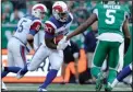  ?? CP PHOTO / MARK TAYLOR ?? Montreal Alouettes quarterbac­k Drew Willy (5) hands off to running back Tyrell Sutton (20) during first half CFL action against the Saskatchew­an Roughrider­s at Mosaic Stadium in Regina on Saturday.