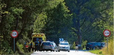  ?? Foto: Lluis Gene, afp ?? In der Ortschaft Subirats rund 60 Kilometer von Barcelona entfernt stellte die Polizei den Hauptverdä­chtigen und erschoss ihn.