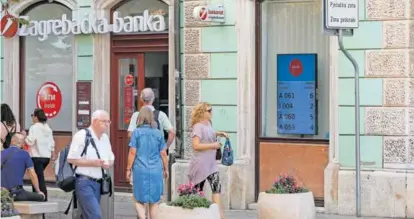  ?? ?? U usporedbi
s lipnjem 2021. imovina Grupe Zagrebačke banke porasla je za 5,1 milijardu kuna, na 163,6 milijardi kuna