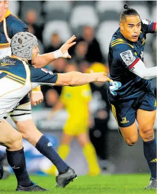  ??  ?? Aaron Smith’s skills and option-taking helped the Highlander­s beat the Brumbies.