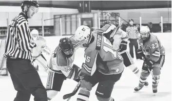  ?? [FAISAL ALI | THE OBSERVER] ?? Alex Uttley battles the visiting Paris Mounties for the puck at a home game Oct. 19 that ended in a 4-4 draw.