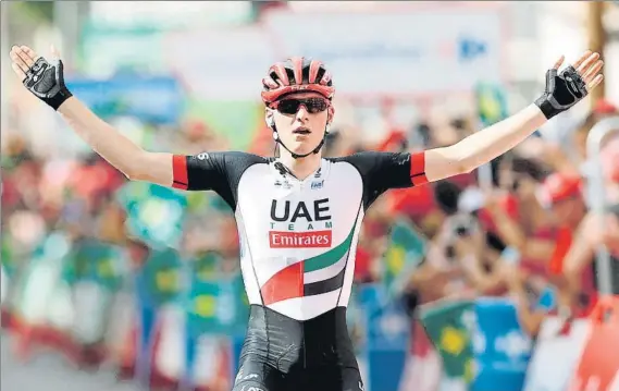  ?? FOTO: EFE ?? Matej Mohoric, de 22 años y ex campeón mundial júnior y sub-23, consiguió ayer la victoria más importante de su carrera. El esloveno fue uno de los 14 ciclistas escapados de la etapa