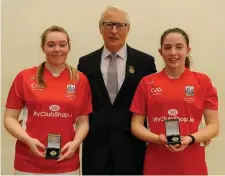  ??  ?? Ballydesmo­nd handballer­s Aishling O’Keeffe and Catriona Casey pictured with GAA Handball President Willie Roche following their victory in 60x30 All Ireland Ladies Doubles final at Croke park.