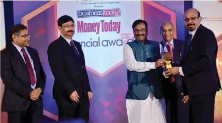  ??  ?? S. Prakash (extreme right), Senior Executive Director, Star Health and Allied Insurance, receives the coveted award. The company has been named Health Insurance Provider of the Year