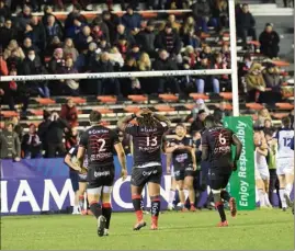  ?? (Photo Frank Muller) ?? À l’image de Mathieu Bastareaud , les Toulonnais ont pris un nouveau coup sur la tête. Ils doivent maintenant très vite se la remettre à l’endroit pour sauver ce qu’il reste de leur saison.