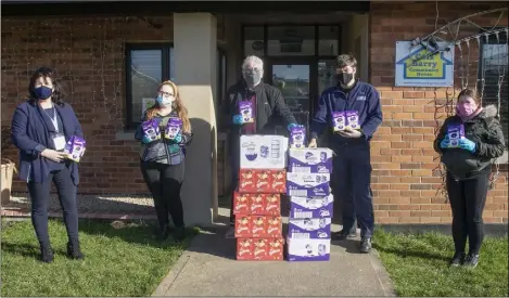  ??  ?? Members of the Cois Barry Community House in Rosslare did a Easter Egg drop to the local houses: (from left), Emily O’Rourke from Wexford Local Developeme­nt, Maxine Murphy, David Clancy, Garda John Coughlan and Mary Harmon.
