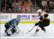  ?? MATT SLOCUM — THE ASSOCIATED PRESS ?? Wayne Simmonds, right, scores the game-winning goal in overtime against San Jose Sharks goalie Aaron Dell as the Flyers posted a 2-1 victory Saturday.
