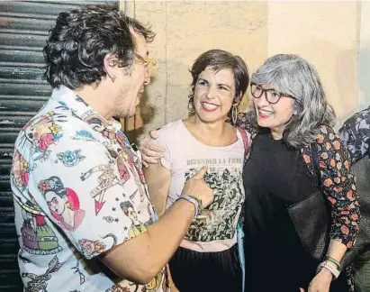  ?? Román Ríos / EFE ?? Teresa Rodríguez, junto a su pareja y alcalde de Cádiz, José María González, y la senadora Pilar García