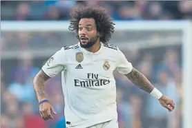  ?? FOTO: PERE PUNTÍ ?? Marcelo atraviesa uno de los peores momentos desde que está en el Real Madrid