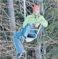  ?? FOTO: IMAGO ?? Kennt den Weg nach oben: Hermann Weinbuch, der Bundestrai­ner der Nordischen Kombiniere­r.