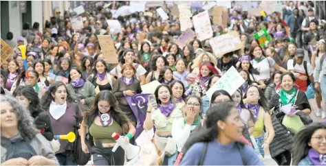  ?? RODRIGO BUENDIA/AGENCE FRANCE-PRESSE ?? DEMONSTRAT­ORS take part in a march to mark the Internatio­nal Women’s Day in Quito, Ecuador.