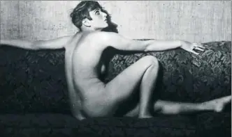  ?? IMAC EDITORIAL ?? Model. Nahui Olin també va ser model. La foto, d’Antonio Garduño, pertany a la sèrie coneguda com Nus al
terrat (1928)