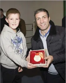  ??  ?? Noah Balfe with Olympic silver medallist Kenneth Egan at the offical opening of the Fr. Flanagan Boxing Club in Blessingto­n.