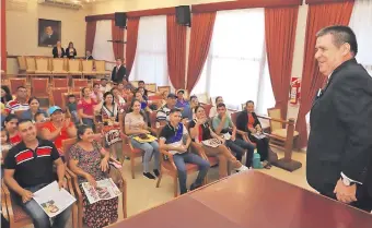  ?? ?? Horacio Cartes reunido con liberales de San Pedro en la Junta de Gobierno de la ANR.