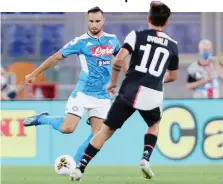  ?? MOSCA ?? Nikola Maksimovic in fase d’impostazio­ne contrastat­o da Dybala