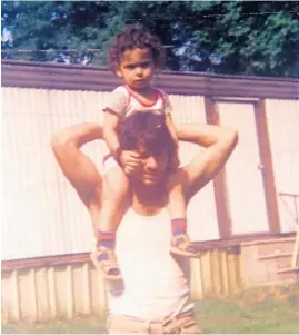  ?? PRATT FAMILY PHOTO ?? Gregory Pratt playing with his only son, Gregory, at a trailer park they briefly lived in after a tornado struck Selmer, Tennessee, in 1991.