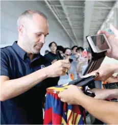  ??  ?? Spanish star Andres Iniesta (L) is greeted by Vissel Kobe supporters upon his arrival at the Kansai Internatio­nal Airport in Osaka. — AFP