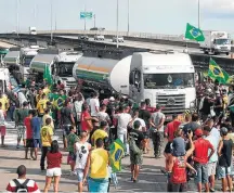  ?? FABIO MOTTA/ESTADÃO ?? Greve. Líderes impedem que veículos deixem bloqueios