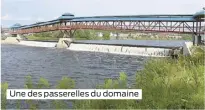  ??  ?? Une des passerelle­s du domaine