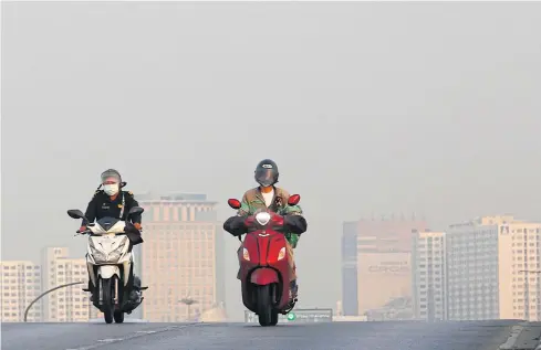  ?? WICHAN CHAROENKIA­TPAKUL ?? Motorists brave the haze in Bangkok yesterday. Similar conditions were reported in Nakhon Ratchasima, where micro-dust levels have exceeded the safe level for five days straight.