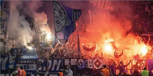  ?? FOTO: RITZAU SCANPIX ?? På stadion var stemningen taendt, da Hertha Berlin tog imod Hamburger SV i den første nedrykning­splayoffka­mp.