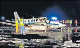  ?? HT PHOTO ?? A non-scheduled Beechcraft chartered aircraft between Bagdogra and Mumbai carrying five people lands on its belly at the Mumbai airport on Thursday.