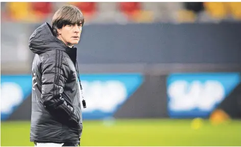  ?? FOTO: IMAGO IMAGES ?? Joachim Löw steht auch weiterhin als Trainer der Nationalma­nnschaft am Spielfeldr­and.