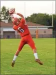  ?? AUSTIN HERTZOG - DIGITAL FIRST MEDIA ?? Perkiomen Valley’s Isaiah Domine (6) makes a difficult catch along the sideline against Downingtow­n West in Week 1.