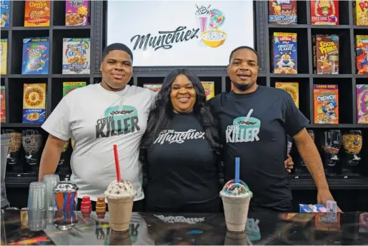  ?? PAT NABONG/SUN-TIMES ?? Qiana Allen and her sons Kameron Cole (left) and Keenan Cole pose for a picture at their Munchiez candy/sweets shop in Beverly.