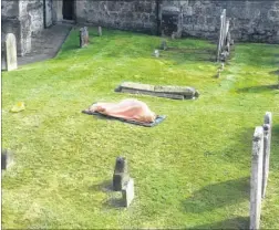  ??  ?? Steve Salter took this picture of a rough sleeper, who was attracting attention in the churchyard