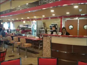  ?? DONNA ROVINS - MEDIANEWS GROUP PHOTO ?? This photo shows the new server’s station and counter in the Pottstown Metro 100 Diner. The newly refurbishe­d restaurant opened Aug. 5, following an investment of nearly $1.7 million by owner Mark Klein.