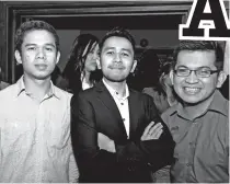  ??  ?? 4th-placer Atty. Gil Garcia (center) along with the new graduates.