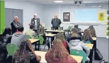  ??  ?? Atelier Test au Choc avec M. Marques J. Claude Coordinate­ur Sécurité Routière Départemen­tale, R Llamata et J. Roques