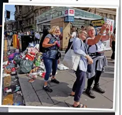  ?? ?? Below: Tourists in Edinburgh took a selfie among the rubbish