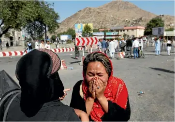  ?? PHOTO: REUTERS ?? An Afghan woman weeps at the site of a suicide bombing attack in Kabul.