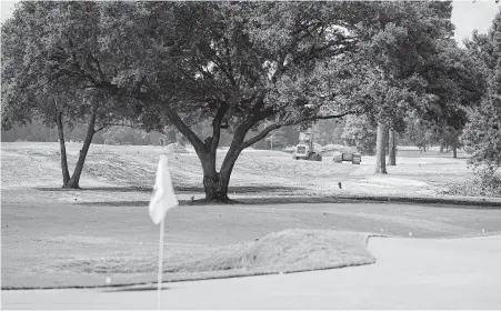  ?? Photos by Melissa Phillip / Staff photograph­er ?? The 12th green has been one of the many major changes undertaken during the renovation of Memorial Park Golf Course.