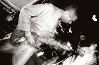  ?? Peter Ellenby 1996 ?? In a 1996 image from San Francisco rock photograph­er Peter Ellenby’s portfolio, the Beastie Boys perform under the pseudonym Quasar at the city’s Bottom of the Hill nightclub.