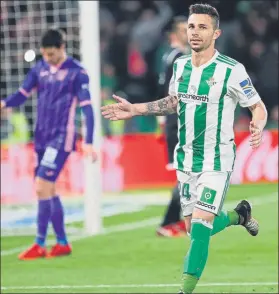  ?? FOTO: EFE ?? Rubén Castro celebra su gol, de penalti, y que acabó dando la victoria al Betis