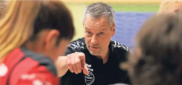  ?? FOTO: ZOLTAN LESKOVAR ?? Jörg Freund übernahm während der Saison das Traineramt und hätte mit der Mannschaft fast noch den Klassenerh­alt geschafft.