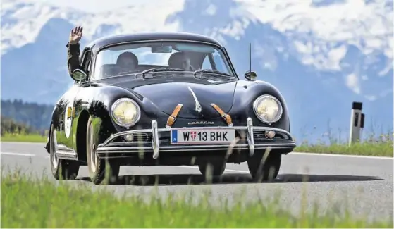  ?? BILDER: SN/WWW.AUTO-FOCUS.AT ?? Moritz und Michael Hecht waren beim Gaisbergre­nnen 2016 auf ihrem Porsche 356 A Coupé nicht zu schlagen.