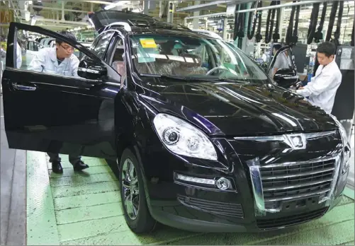  ?? LU ZHONGQIU / CHINA DAILY ?? Dongfeng Yulong’s assembly lines for its Luxgen 7 SUV vehicles.