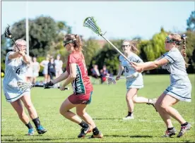  ?? Photo / Lou Kibby Photograph­y ?? Te Awamutu College players Tabitha Mason (left) and Amber Fitzpatric­k defending a player from Westlake Girls at the New Zealand Secondary School Championsh­ips.