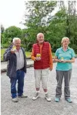  ?? Foto: Peter Draxlbauer ?? Die Gewinner der Vereinsmei­sterschaft von Bouleover Landsberg (von links): Heinrich Schwegele (2. Platz), Martin Sax (1.) und Gisela Mayr (3.)