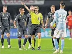  ??  ?? UNDIANO. Lucas Vázquez, Ramos y Kroos protestaro­n.